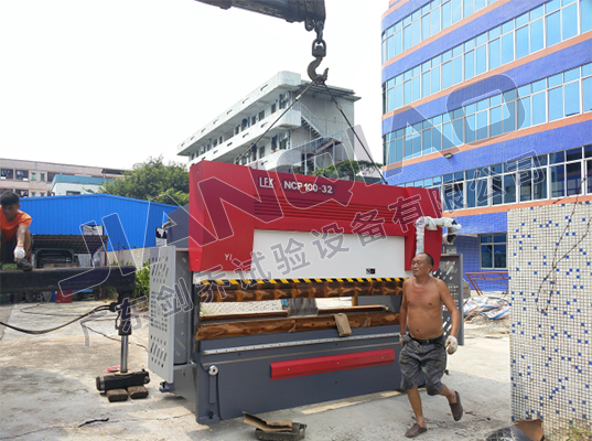 廣東劍喬引進(jìn)數(shù)控折彎?rùn)C(jī)實(shí)拍圖